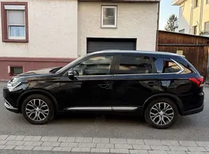 Mitsubishi Outlander 2.2 di-d cleartec Instyle 4wd 7p.ti Bild 3