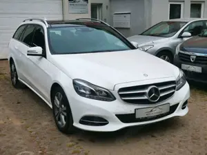 Mercedes-Benz E 200 CDI T Avantgarde TÜV AHK Totwinkel Pano.
