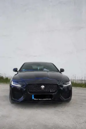 Jaguar XE D200 R Dynamic Black