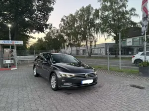 Volkswagen Passat Variant 2.0 TDI SCR DSG Elegance *AHK*STNDHZG*IQ Light*