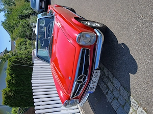 Suche weibliche Beifahrerin für eine Ausfahrt im Cabrio 