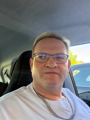 Suche diskreten jungen Mann ab 21J.