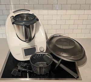 Vorwerk Thermomix TM5 mit Service 06 2026 + Kochschlüssel + Zubehör