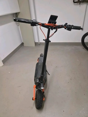 E-Scooter Elektroroller mit Federung und Display