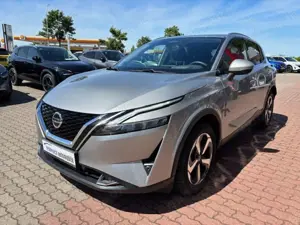 Nissan Qashqai 1.3 DIG-T Xtronic N-Connecta Head-up Navi