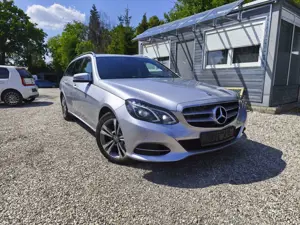 Mercedes-Benz E 250 E250 BlueTec 4Matic LED Standheizung 8xbereift