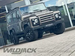 Land Rover Defender 110 TD4 Station Wagon Rough 2