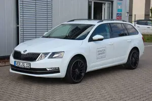 Skoda Octavia Combi 1.6 TDi Style DSG|NAV|SHZ|PDC|BT|