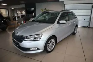 Skoda Fabia Combi/NAVI/PDC/SHZ/NEBEL