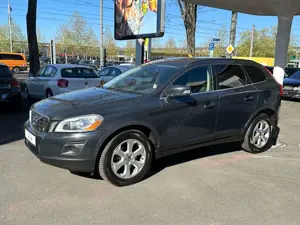 Volvo XC60 Momentum AWD D5 Leder/ Navi/ Xenon/ Keyless