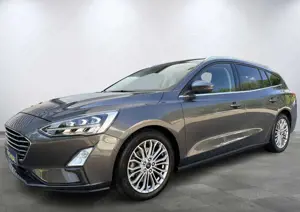 Ford Focus Titanium Pano Head-Up Sound Kamera Apple CarPlay