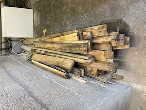 Holzverschläge, Einwegpaletten, Berg Bretter, alles kostenlos Bild 2