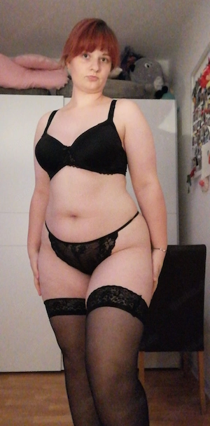 Interessante Onlinebeziehung mit junger, Curvy Dame! 