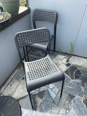 Vier Stühle