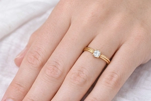Vorsteckring in 585er-Gelbgold ein Brillant 0,10 ct.