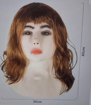 Realistische Damen Latexmaske mit lockiger Perrücke 