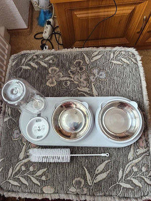 Futternäpfe mit Trinkflasche für Katzen
