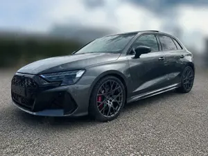 Audi RS3 Sportback HUD 280km/h Pano Raute-rot 360°