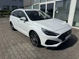 Hyundai i30 1.5 CW Navi LED Shzg Kam Temp Alu AHK DAB
