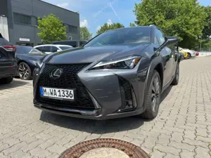 Lexus UX 300h F Sport Design