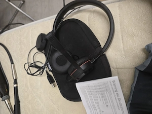 Jabra telefon Callcenterkopf hören. Mit Mikrofon.