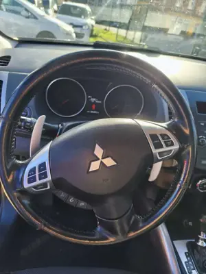 Mitsubishi Outlander 2.2 DI-D 4WD TC-SST Invite Bild 4