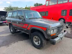 Toyota Land Cruiser HJ 61