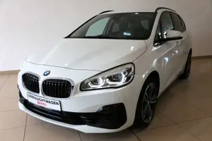 BMW 220 i Active Tourer Sport Line PDC SHZ HUD