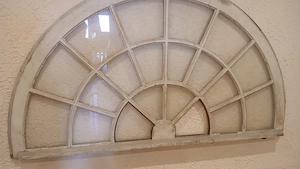 Historisches Rundbogenfenster vom Schloss Schleissheim