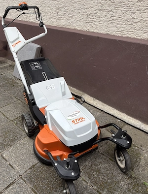Stihl Akku-Rasenmäher RMA 765V mit Akku und Ladegerät