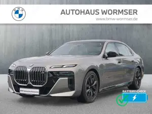 BMW 760 M760e xDrive Limousine BW Surround DAB