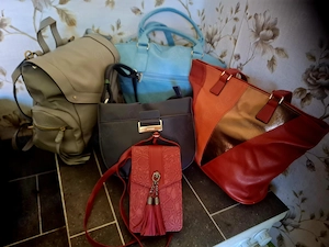 Hallo ich verkaufe etwas neues ganz neues Damenhandtaschen 