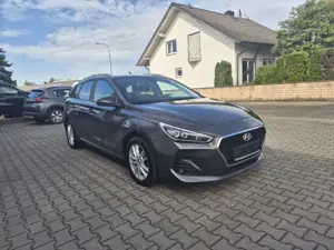 Hyundai i30 YES! Plus Navigation, Panoramadach, LED, Sportsitz