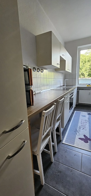 Küche Komplett inkl. Backofen, Kochfeld und Kühlschrank.