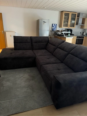 Neuwertiges Sofa mit elektrischer Verstellfunktion