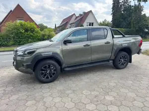 Toyota Hilux 2.8 Invincible DoubleCab*360+Bügel+Rollo+JB