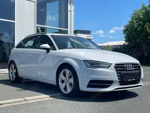 Audi A3 quattro S Tronic/NAVI/AHK/Xenon/Scheckheft