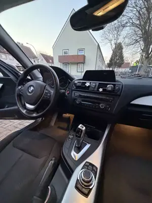 BMW 118 118d Schwarz