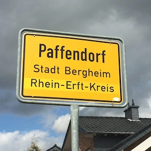 Beim Spazieren zeigen 
