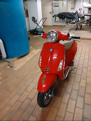 Vespa Roller rot 