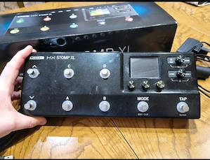 Gitarren floor amp  Helix Stomp XL