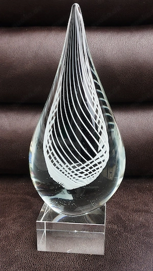 Vintage, tropfenförmige Kunstglasskulptur, 28cm hoch, ca. 11 cm breit