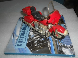 Harley Buch und Modell