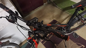 Mountainbike  rot  schwarz 