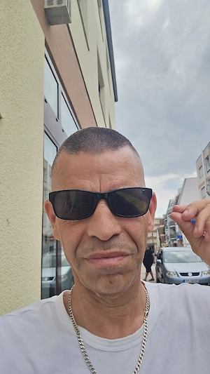 Liebevolle ehrliche selbständige Frau gesucht
