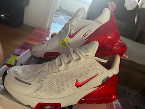 Sneaker im Nike Air Max 270 Stil