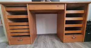 Schreibtisch