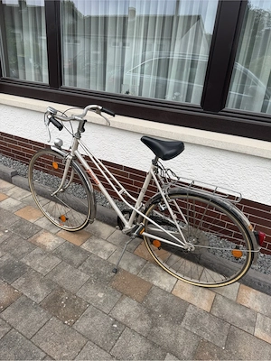 Peugeot Vintage Damenfahrrad Silber mit Gepäckträger