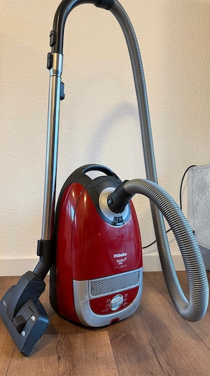 Miele Complete C3 Cat & Dog Bodenstaubsauger