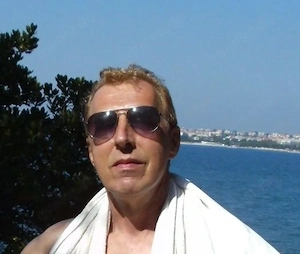 ..Suche schlanke Urlaubspartnerin (Mittelmeer, Städtereisen, ect. )
